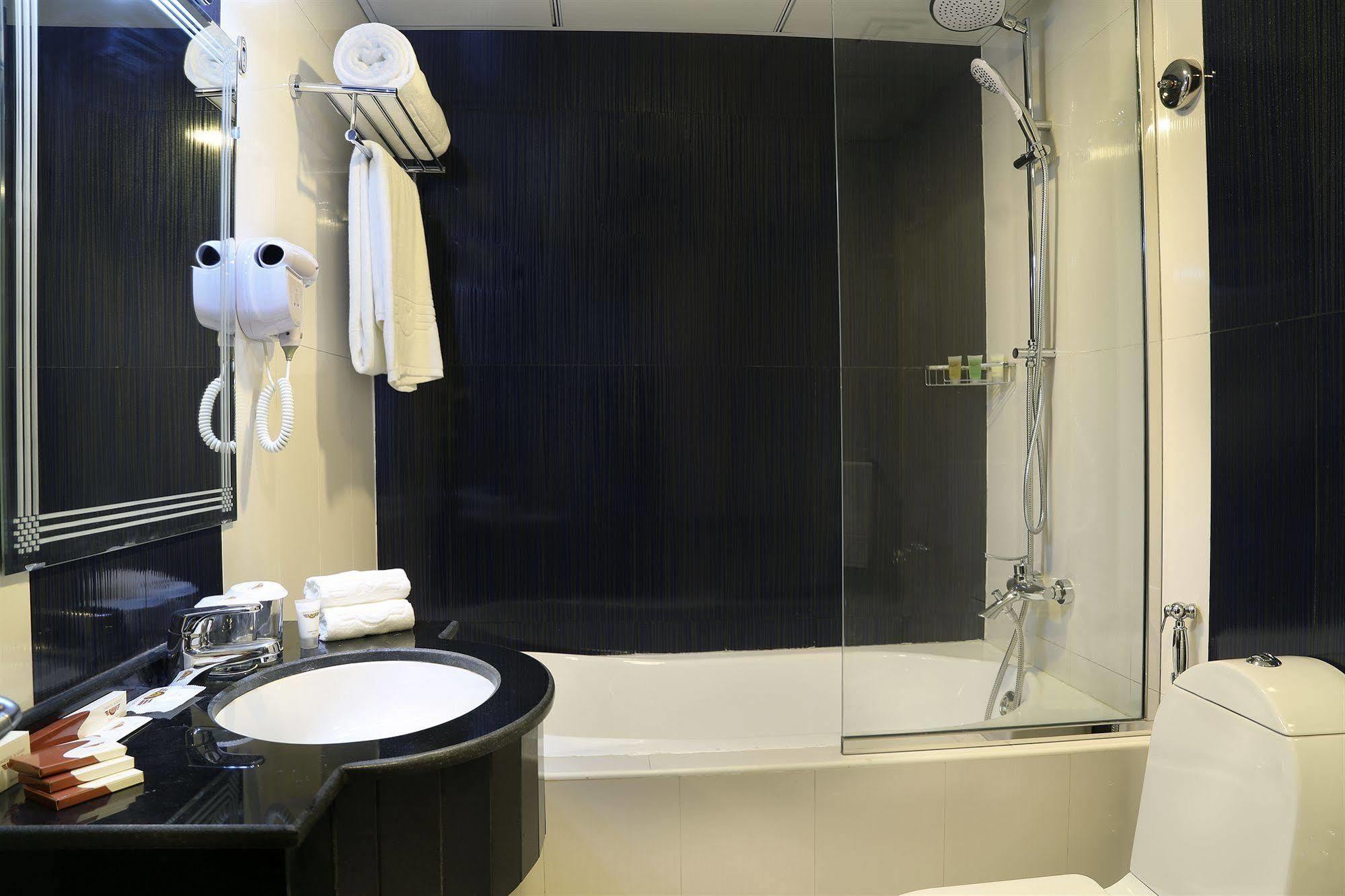أبو ظبي Oriental Hotel Apartments المظهر الخارجي الصورة
